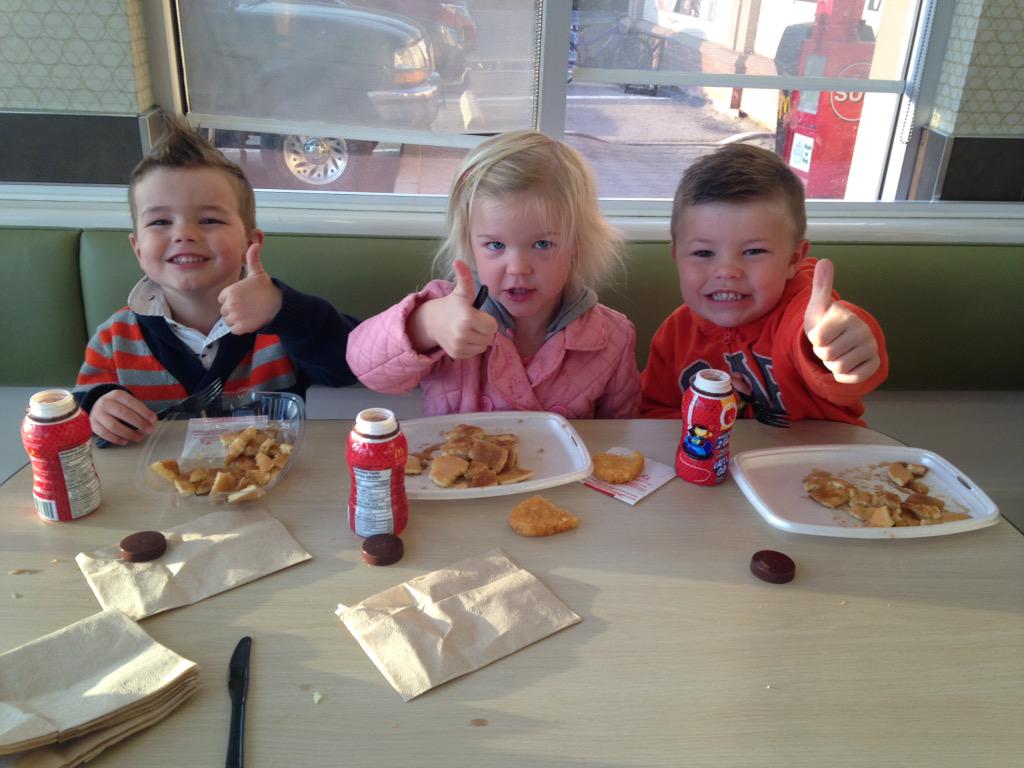 PopbBrian's tweet photo. Priceless morning for papa with breakfast with his Special zones http://t.co/A78PgqXoKu