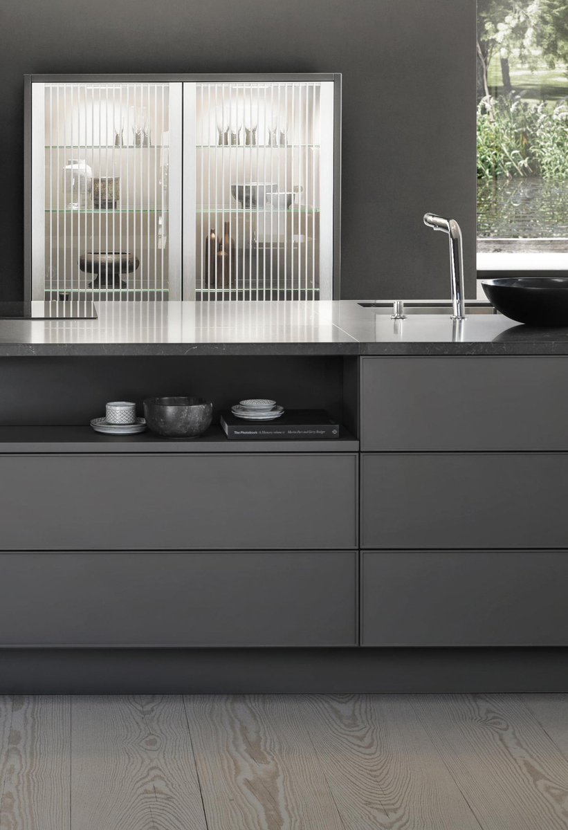 Stroomopwaarts kruis kopiëren SieMatic by Kitchen Gallery on Twitter: "Glass Cabinet Doors with or  without vertical slats make especially individual and distinguished design  elements. http://t.co/tzMKR9qb1A" / Twitter