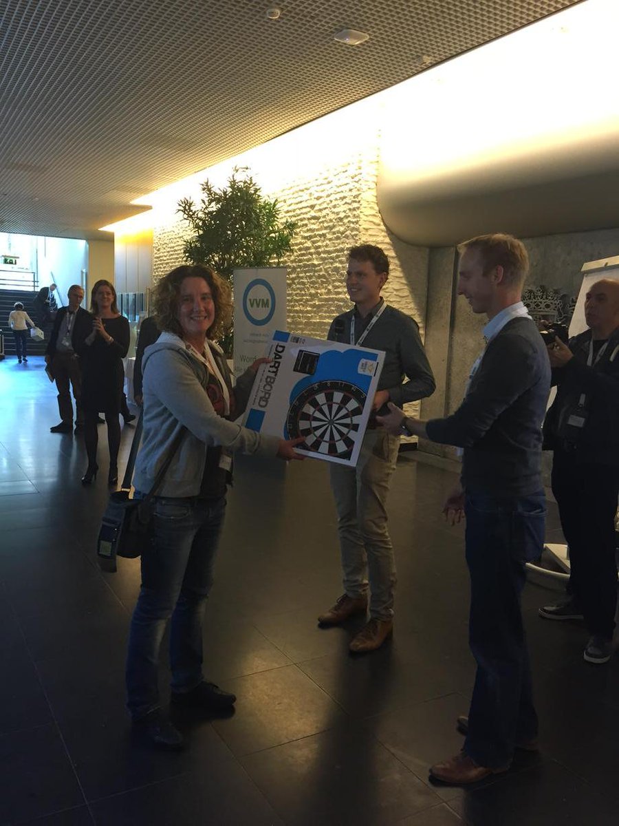 Chantal van Hemert wint dartspel Jong Leefomgeving #dvdo2015 <a href="/JLeefomgeving/">Jong Leefomgeving</a>