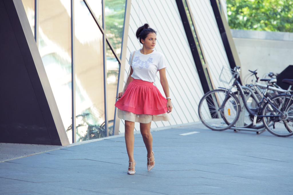 NarminaOfficial's tweet photo. Downtown Toronto with our unique Crystal Rainbow shirt. http://t.co/dTA5YxNkBc #narmina #shop #toronto #tshirt #top http://t.co/yMRN1o7glN