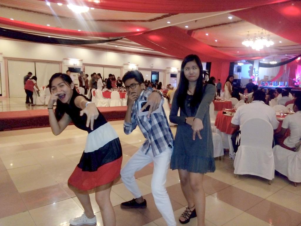 aixciv's tweet photo. I really had fun. Thankeee, friends. 😍💛  #achup ✌👊 http://t.co/qU0W8ODImy