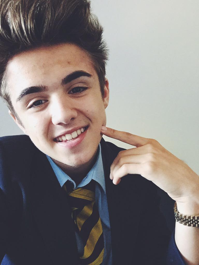 JakeJMitchell's tweet photo. So I got my braces off, what do you think? 🙈 http://t.co/lYgBUOGWF8