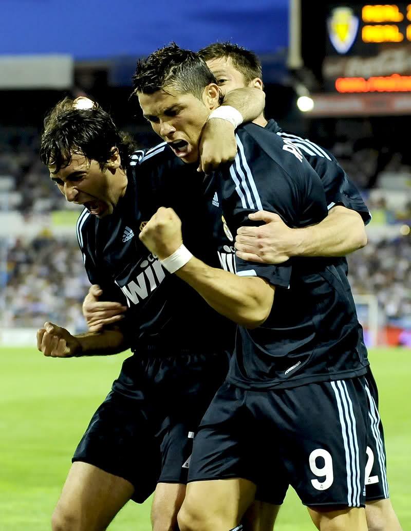 Puedo decir que he visto jugar a los dos máximos goleadores del club más grande de la historia. Un orgullo. #genius