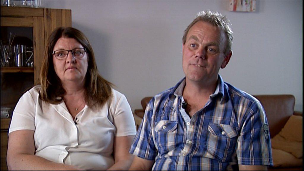 petergraae's tweet image. Ægtepar filmede, når rockere mødte op for at afpresse dem. Se det i Station 2 i aften: nyhederne.tv2.dk/krimi/2015-10-…