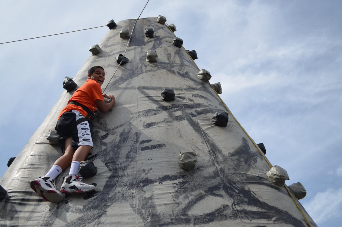 SummitAcademyCS's tweet image. A great was had with #RedHook community members and scholars at our Back to School the Healthy Way event! #letsmove
