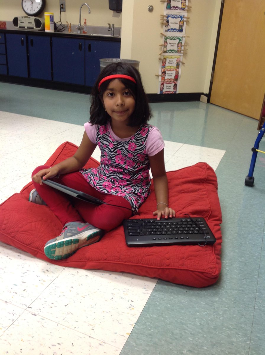 Writing a story on the ipad instead of on paper #StudentChoice #ipadwithkeyboard <a href="/ShakeragElem/">Shakerag Elementary</a>