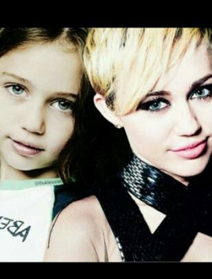 MileyCyrusFY's tweet photo. Keep Calm and Love Miley --> https://t.co/GH1QCtepnZ #miley #cyrus #MileyCyrus #WreckingBall #Bangerz #MileyCyrusB… https://t.co/PhFNRSK1K8
