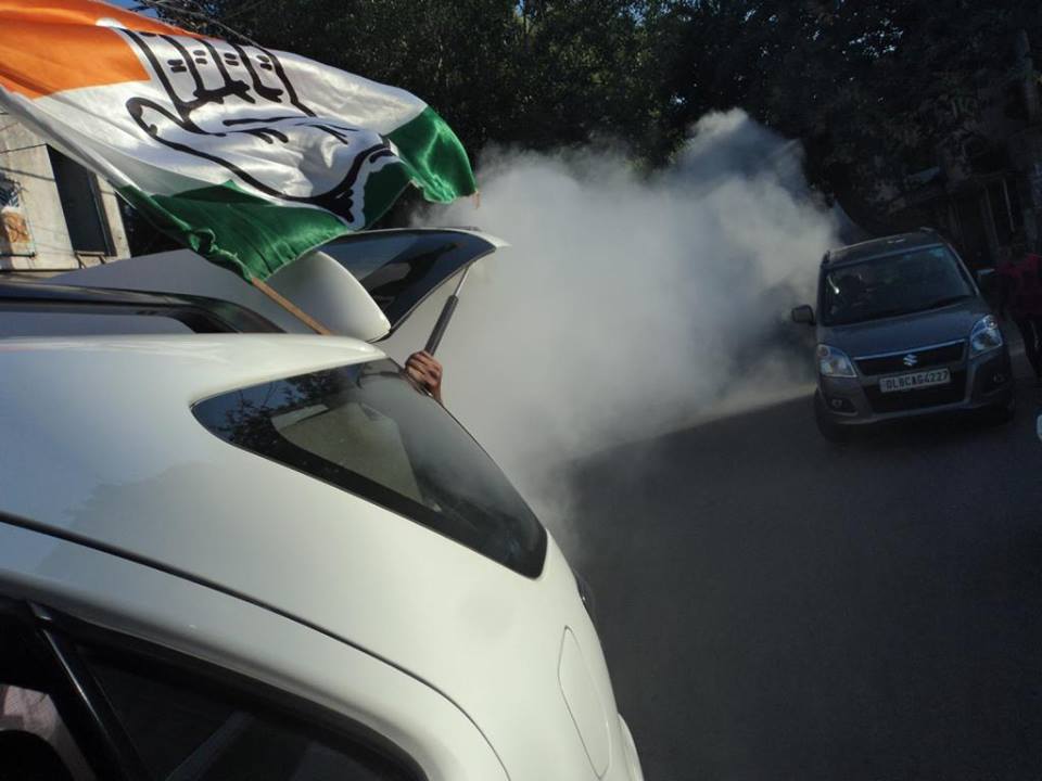 JP_Pwar's tweet photo. 01/10: Fogging Drive for #FightDengue mission at Madipur Vidhansabha @ajaymaken @DelhiPCC @INCIndia @Kundra_Vishal https://t.co/CEFu7O39Wf