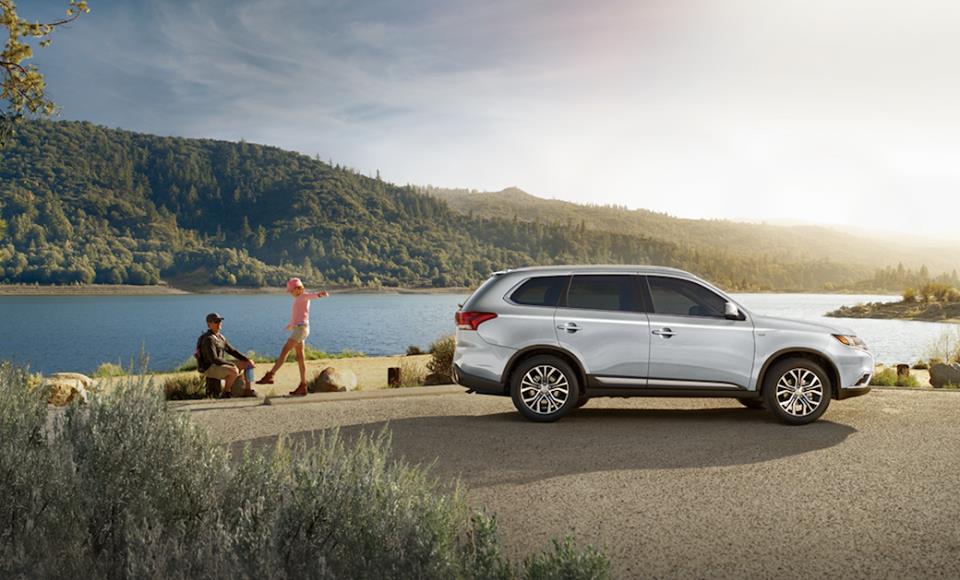 Planet__Mitsu's tweet photo. Sitting beautifully by the lake. #2016Outlander http://t.co/nVs3jk1nHb