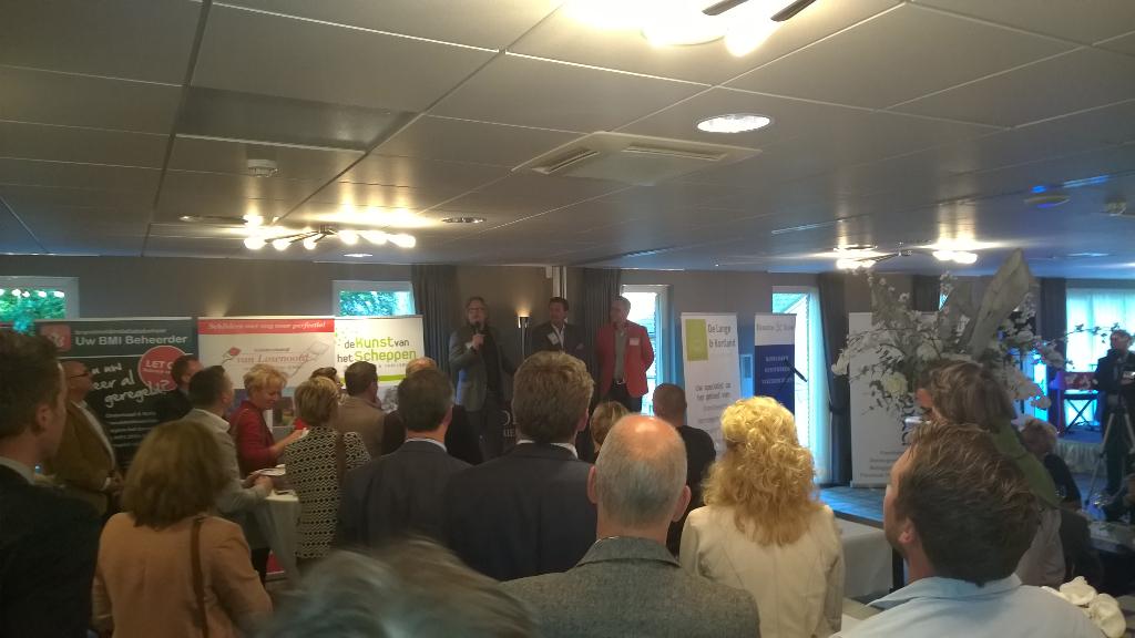 Pieter Monsma <a href="/BNIJohannStraus/">BNIJohannStraus</a> stelt de oude en de nieuwe voorzitter voor <a href="/HofvanPutten/">Hof van Putten</a> #BNI #gastendag