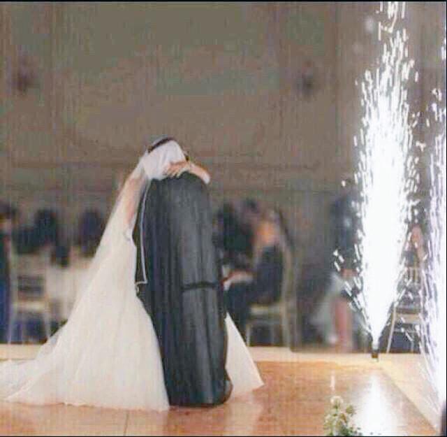 هذا الحب الحقيقي . فالعلاقات العابرة مجرد قلوب تائهة مليئة بالآوهام تسبب الام دائمة
#بقلمي
#امال_والام