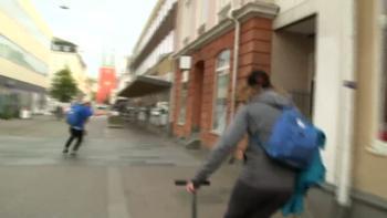 JuliusOBjorn's tweet photo. Här flyr Julius och Björn från Samirs fans. Se klippet: http://t.co/csRtw1KZbF #TV4Spring TV4Spring http://t.co/yUy5ksDBGx