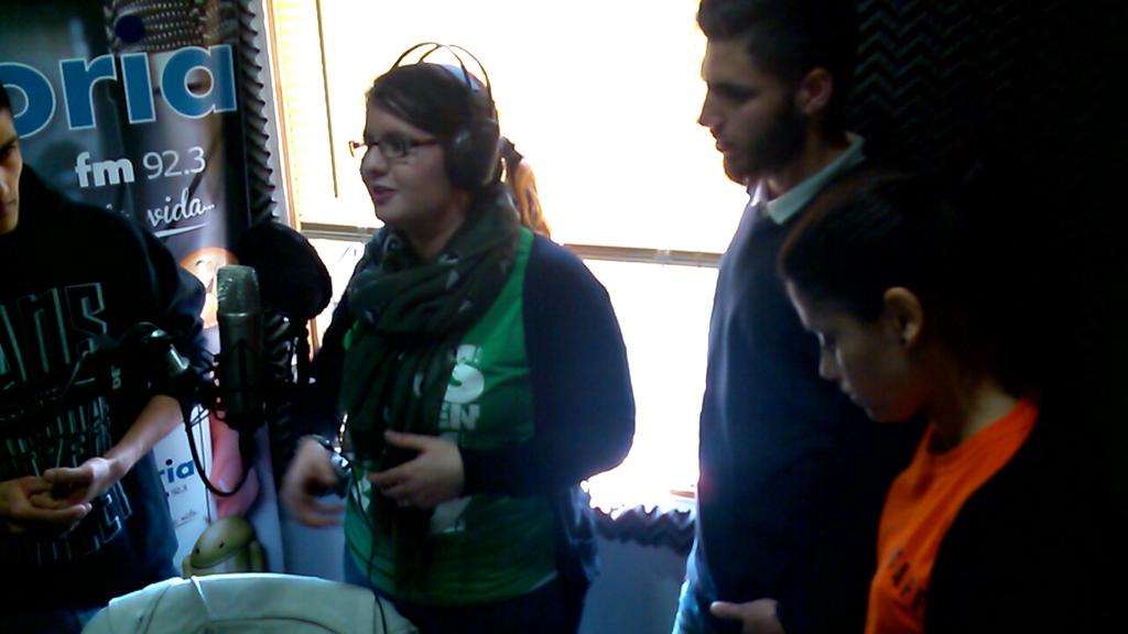 VICTORIAFM923's tweet photo. #CadaDia923 #SomosOneWord @pastoralegomez @oneworld1010 Lucas Daniela Julian y Ruth alumnos Seminario Casa Bíblica http://t.co/verdbhXhOY