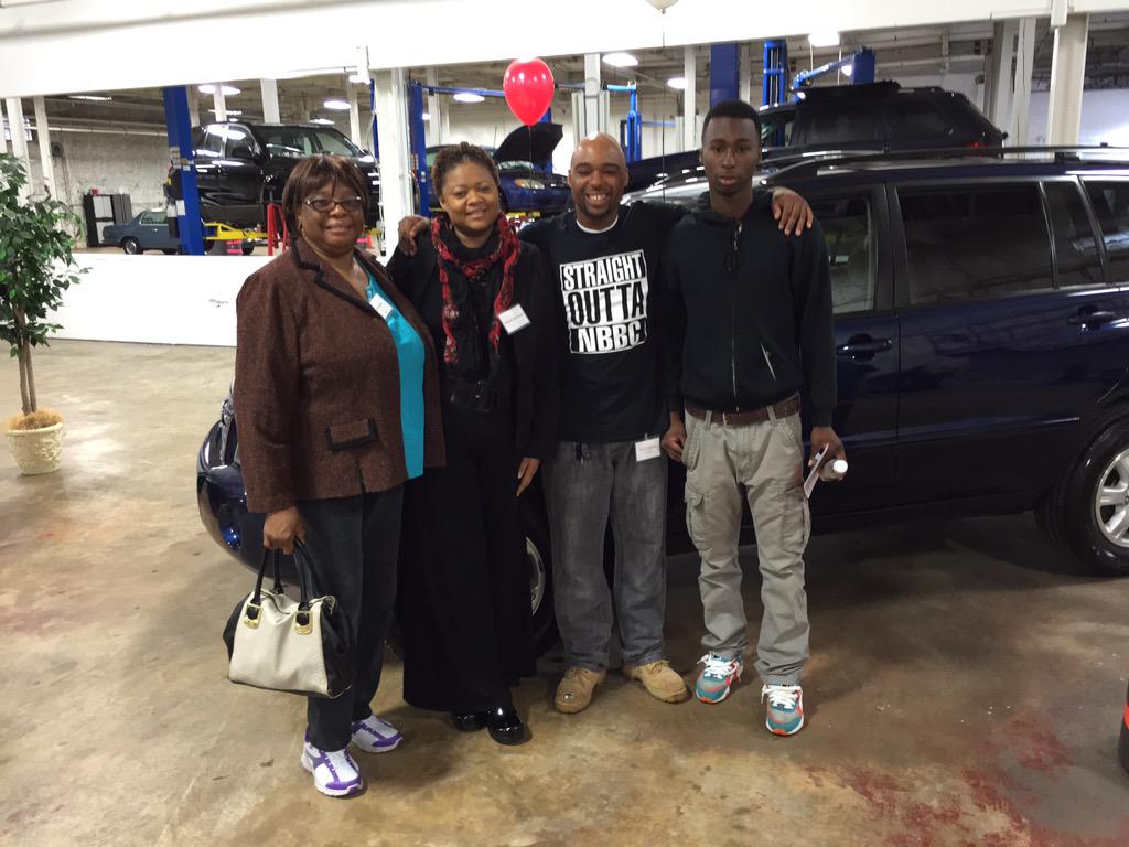 Vehicles4Change's tweet photo. We are so proud to award ABC JumpStart graduate the 5000th VFC #car. Here's to #5000More! 🎉 http://t.co/MvVxWsERRb