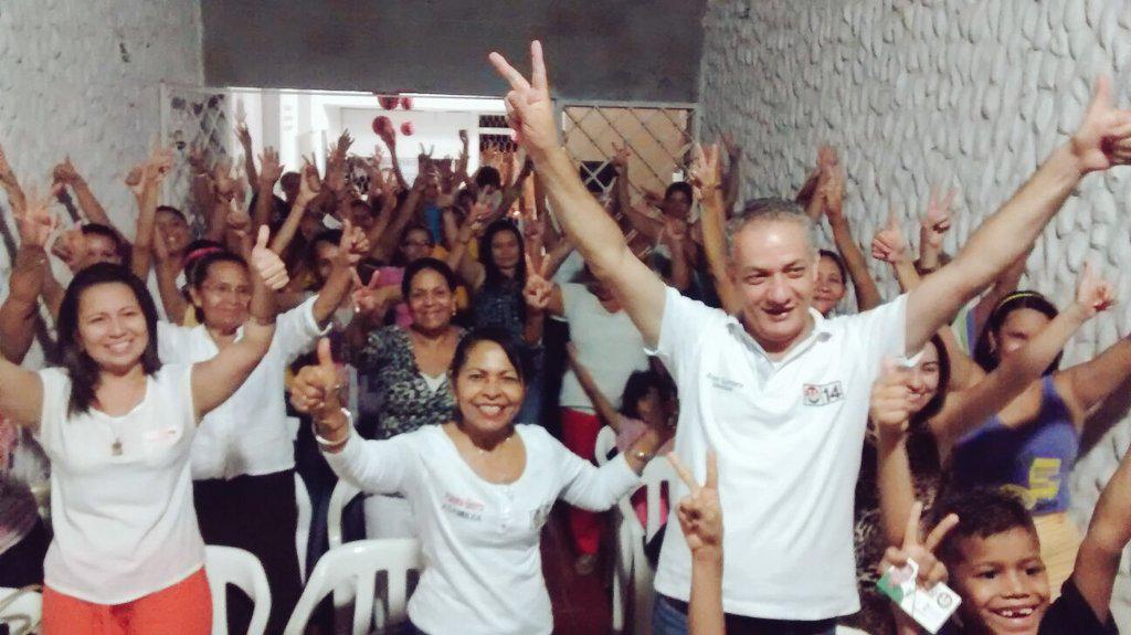 palquema's tweet photo. Capacitación 50 mujeres líderes comuna 4 unidos #Asamblea #U57 #Concejo #U14 #constuyendofamilias http://t.co/M2bzyxiKeU