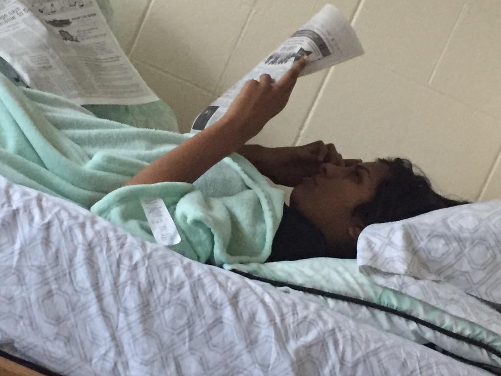 dixitax's tweet photo. I ran all the way back to my friend's dorm, woke her up, &amp; made her read my second article. #frienshipgoals #MDIA199 http://t.co/8ILTKvzMla