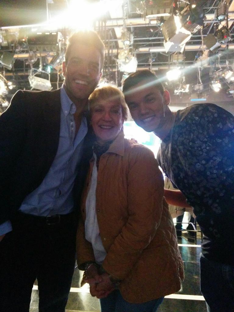 FPVillar's tweet photo. En @intrusosoficial con la mamá de Fran! Es una divina Cecilia @BLanzelottaOK http://t.co/knpjfHbSts
