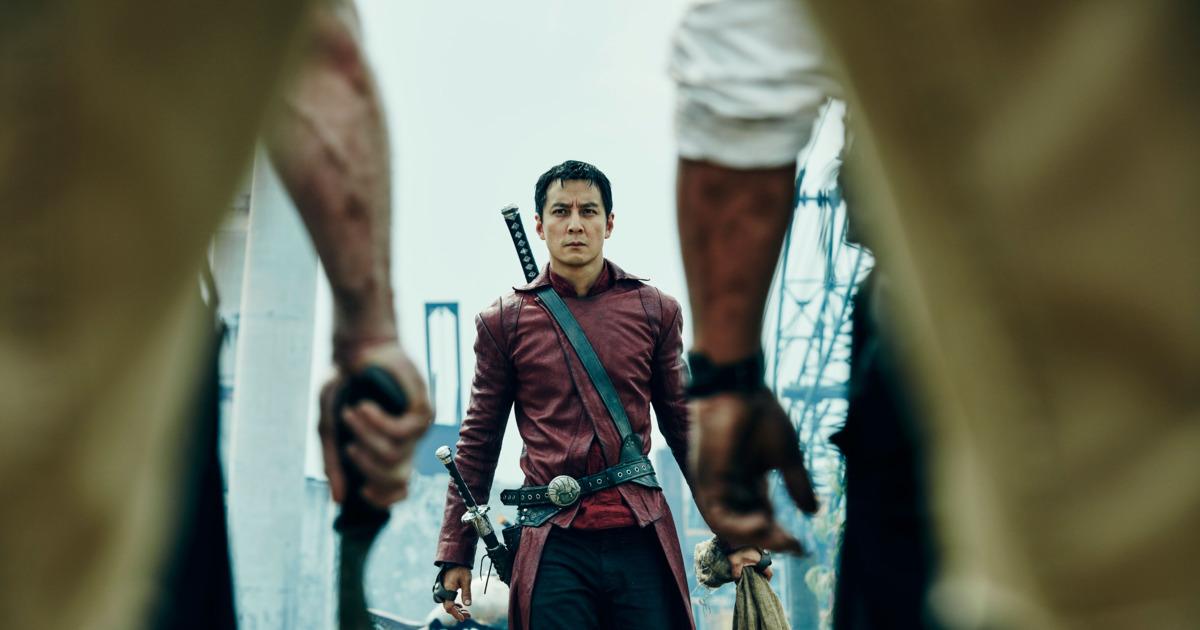 vulture's tweet photo. Here’s a first look at @IntotheBadlands, @AMC_TV’s new martial-arts show: http://t.co/IZI15v7JG9 http://t.co/IflWtSfQri