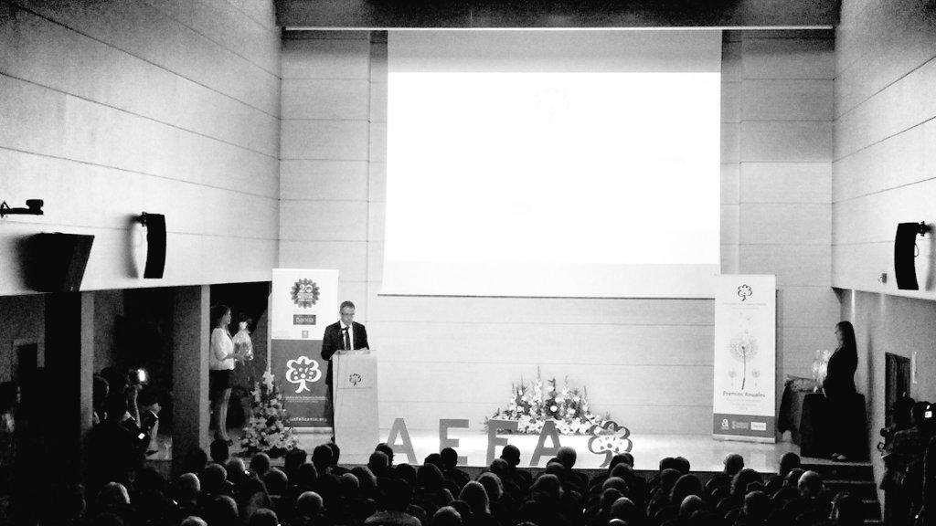 PabloSChillon's tweet photo. En el acto de entrega de los Premios de @AEFALICANTE, el CEO de Pérez Cerdá, recoge el Premio @Bankia. ¡Enhorabuena! http://t.co/38xMFsp8WN