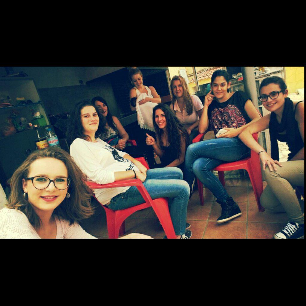 Mary_RMfc's tweet photo. #QueNoSePierdaLaCostumbreDe hacer de un día normal un poco más especial @Albaespin46 @mariamerisea @MariC_ http://t.co/2LDZtVFvwk