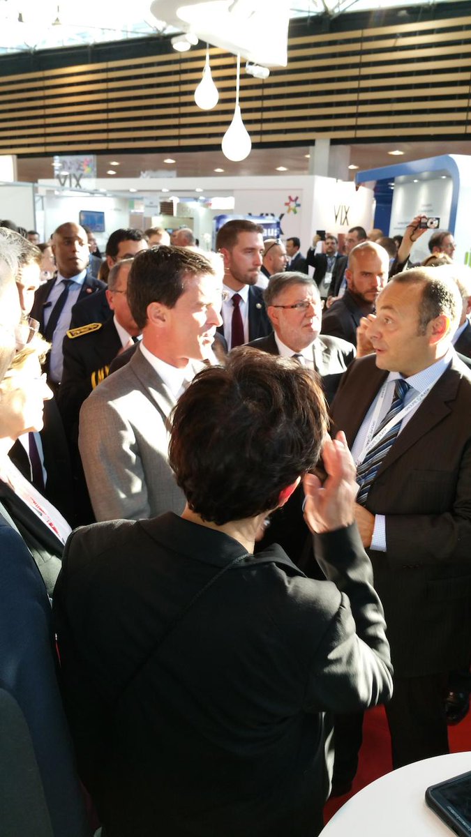 yoozcool's tweet photo. Manuel Valls ne s'est pas arrêté chez #mobixio mais chez #ubitransport , ce sera pour l'année prochaine !!! #RNTP2015 http://t.co/9gnvjAxwpz