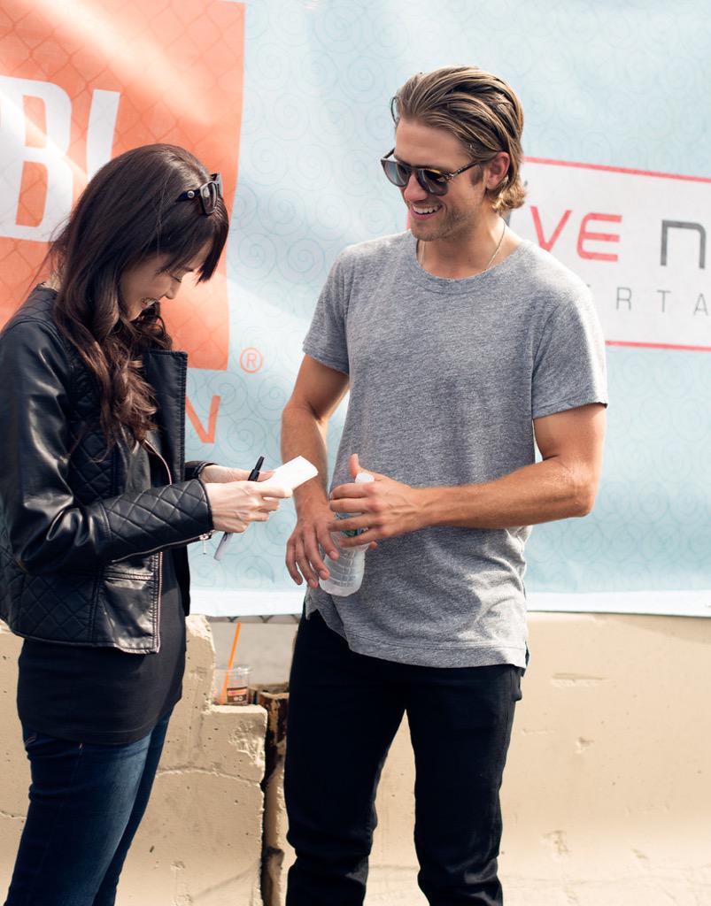 liz_yumiko's tweet photo. What a wonderful show @ElsieFest! I had a really great time with @AaronTveit! Thank you for your time. #elsiefest http://t.co/7ZTjVnLvq8