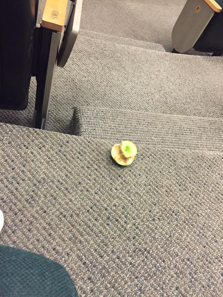 AND_WHEATON's tweet image. How hard is it to pick up after yourselves as a college student? #why #vcuproblems #shapeup 😐