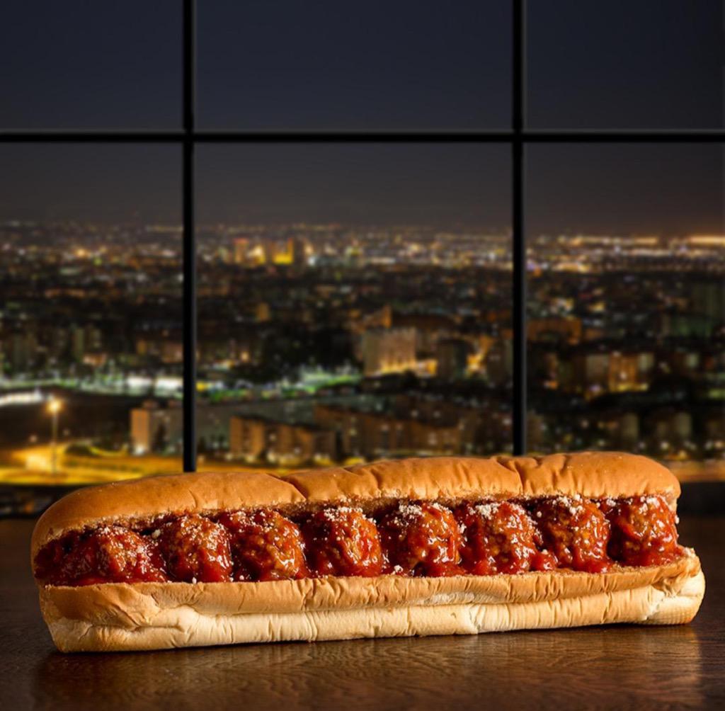 kingswaymall's tweet photo. How do you measure luxury? Well, it’s a footlong. #footlongandfab @SUBWAY #thinkingaboutLunch http://t.co/rNet4hBlsQ