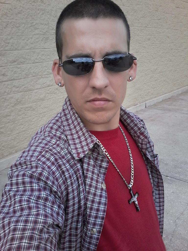 James_Brear's tweet image. Brudda look like Keanu Reeves from #Matrix2 going thru tha portal...