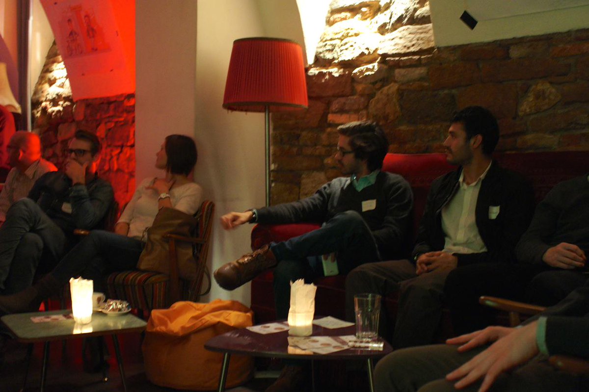 mentorlane's tweet photo. Gestern Abend: MENTOR FIRESIDE ft. @clu_de @JustsoSoftware @BASISREBELL + Support von @chkerth @dputsche @HardyIsken http://t.co/srTlZVpjf0