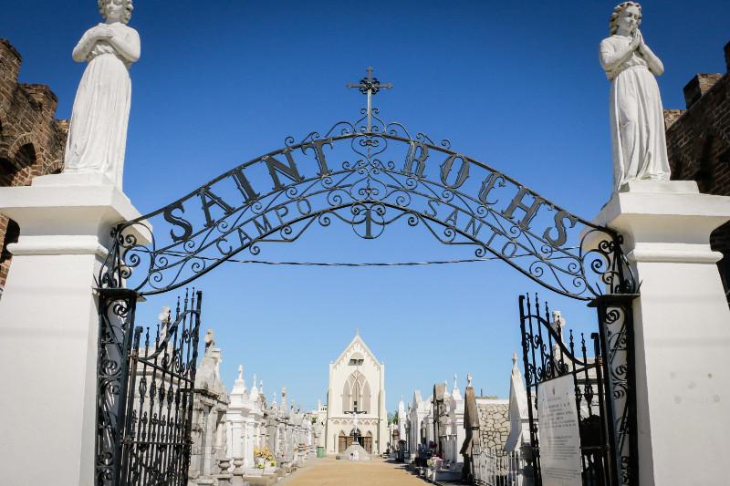 VisitNewOrleans's tweet photo. Murder, Mystery, Mayhem. Who's up for a haunted tour of #NOLA? Get the details: http://t.co/fQgMY328Z2 http://t.co/S3lmQ6180w