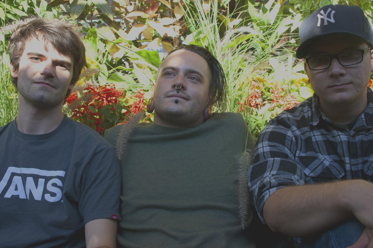 DYMPband's tweet photo. #DYMP live tonight in #Vancouver at @sevenloungevan! #DYMPfalltour #mathrock #postrock http://t.co/rIEw1SQkKo