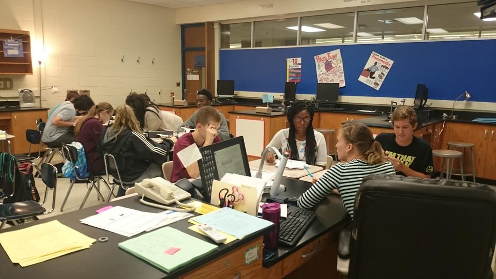 MTCummins's tweet photo. Must do, may do, &amp; sm gp instr in @PHHS_Paramed today! #bcpsstat #phhspl @sandra_mschmidt @Jill_Snell81 @Terri_Cohee http://t.co/Z4raCJvwXo