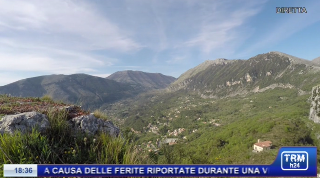 TRMh24's tweet photo. Saremo in diretta da Maratea anche alle 20.00 per chiusura #Linc2015, con i Gal d'Europa. Siamo su Sky al ch. 519 http://t.co/czsRUXRRYG