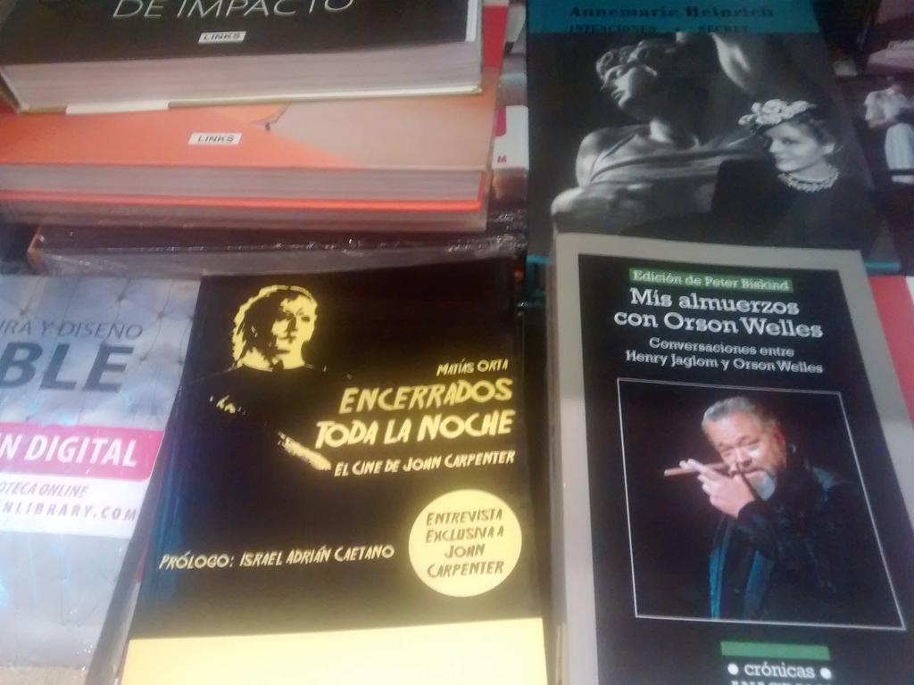 Mi <a href="/LibroCarpenter/">LibroJohnCarpenter </a>, en Dain Usina Cultural, Palermo. Junto a Orson Welles!!