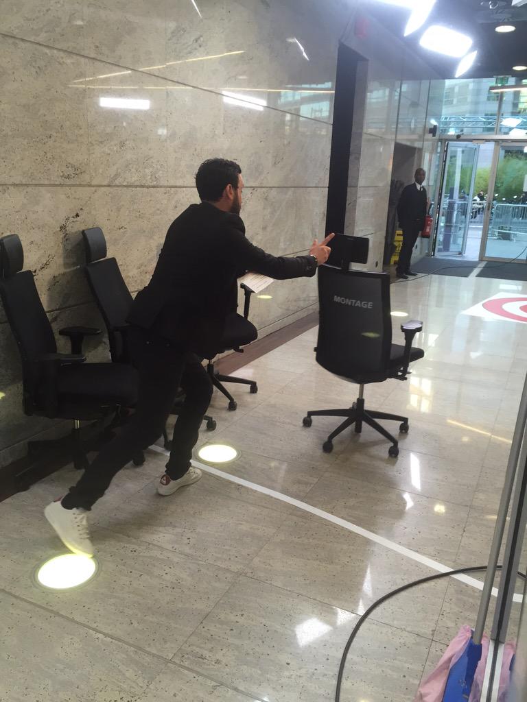 TBT9_W9's tweet photo. Curling humain ! #TPMP http://t.co/98zgkhlRQO