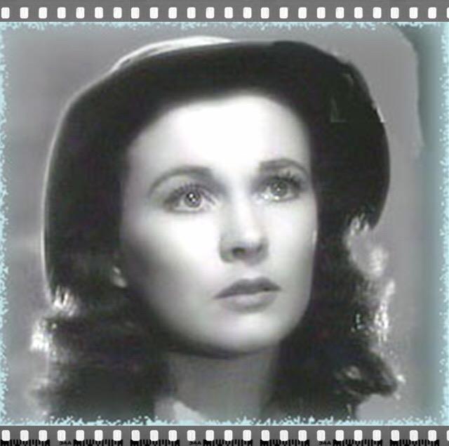 @ebsmovie 오드리 헵번과 경합끝에 "비비안 리"를 추천합니다.<바람과 함께 사라지다>에서 무척이나 화려하고 아름다웠지만 <애수>에서의 그녀의...