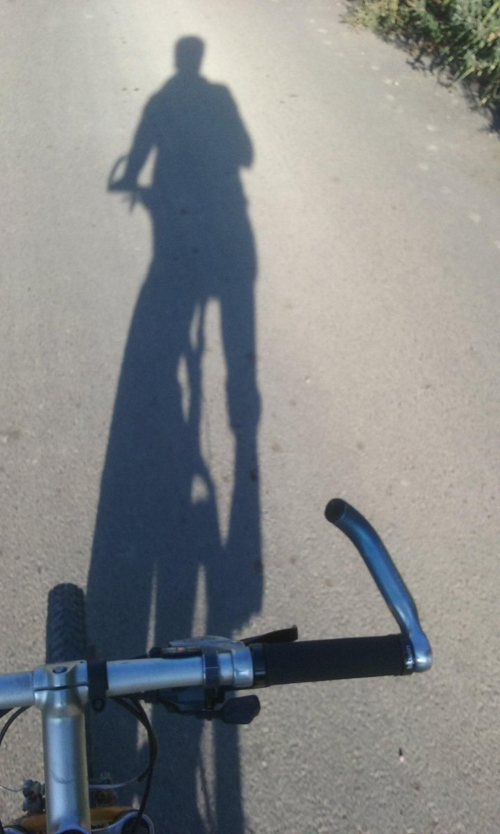 Otro dia que subo a currar la bodega #enjoyvinasdelvero en bici, esto por las mañanas  no tiene precio...