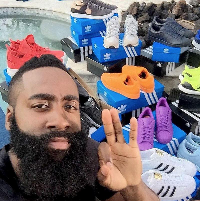 ComplexSneakers's tweet photo. James Harden is set for LIFE: http://t.co/qzr3EPx7Jr http://t.co/z8y2O4MZwV