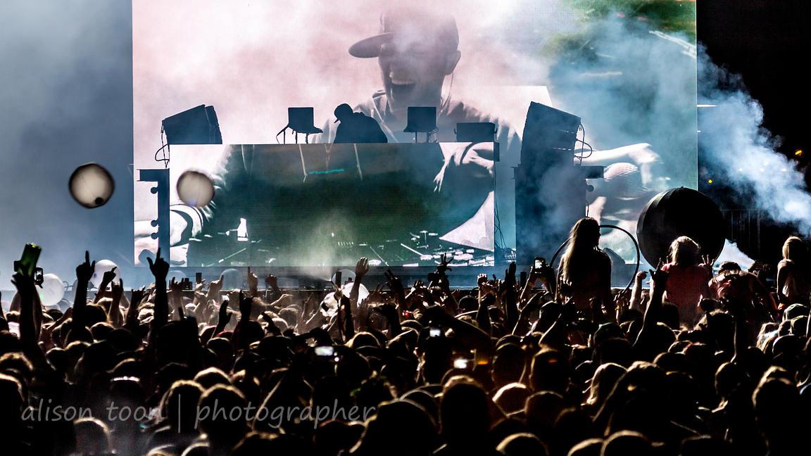 throwback to the hot sh*t at <a href="/tbdfest/">TBD Fest</a> !! incredible crowd energy this night
📷 by @alisontoon 
#PLLive #wearetbd #tbt