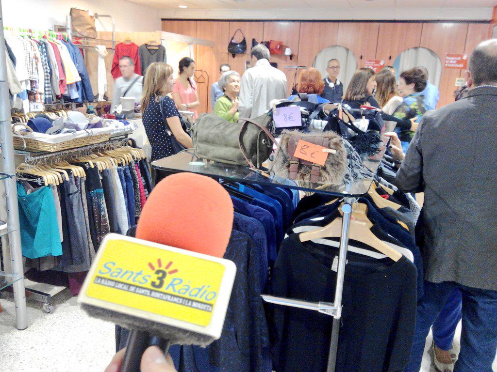 polcorredoira's tweet photo. No us perdeu el reportatge de la nova botiga de #RobaAmiga inaugurada avui per @projectehomeCAT a @sants3radio! http://t.co/3Wg3TFN4id