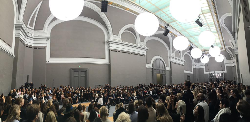SachaGavlovsky's tweet photo. Défilé Chloé // Salon d'honneur // prod : La mode en images #PFW #SS16 @GrandPalaisRmn http://t.co/NEHoZNFnY6
