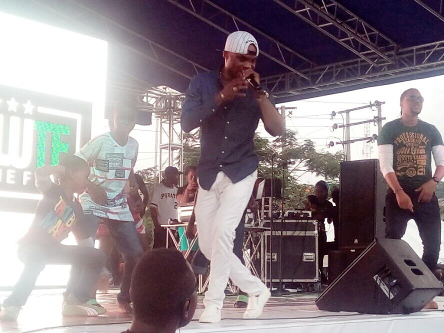 CITY1051's tweet photo. @Iam_ketchup performing LIVE @ikejacitymall! #SaluteToTheFlag2015 #WeLoveThisCity #IndependenceDayConcert https://t.co/UaaUOg814Z