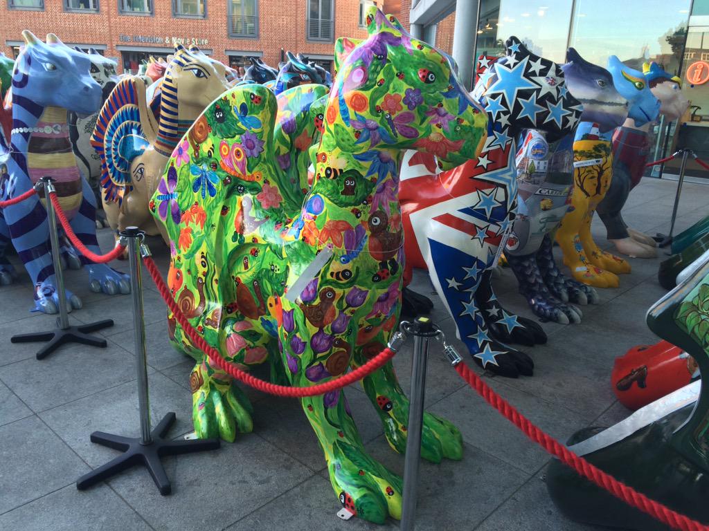 Brown_CoDragon's tweet photo. @Brown_CoDragon: Shortly to go under the hammer - v excited! @GoGoDragons2015 @breakwriter #ggd15 #DragonAuction https://t.co/DmSvhVOCl9
