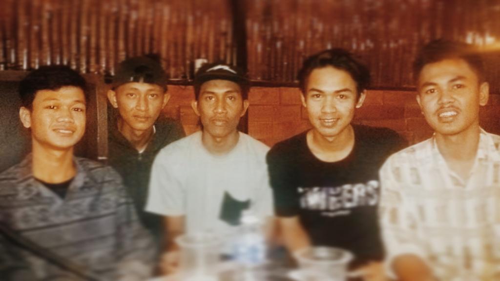 andsaputra_'s tweet photo. Party b'day my friend! #miecharger https://t.co/02MNcD3Idy