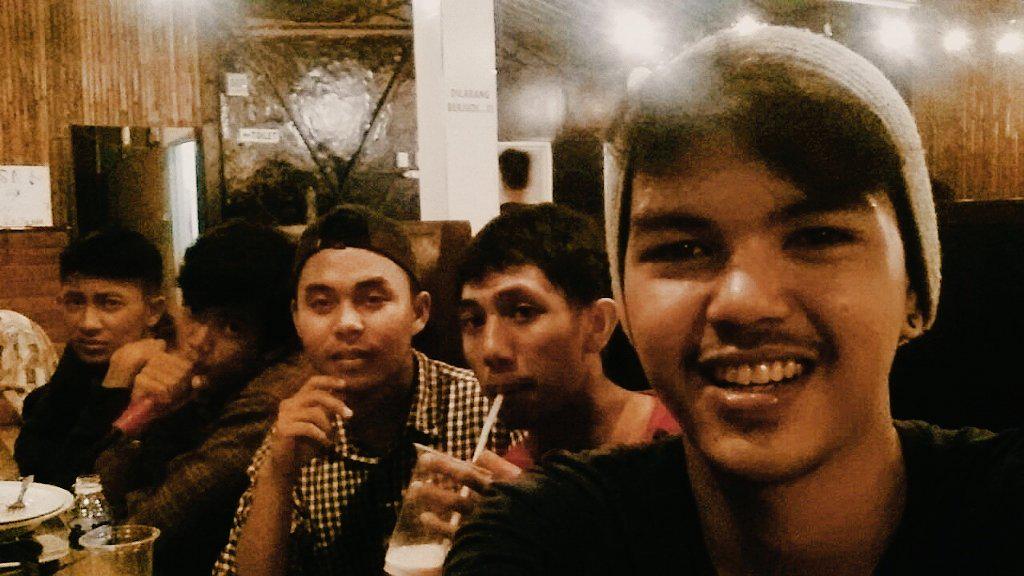 andsaputra_'s tweet photo. Party b'day my friend! #miecharger https://t.co/02MNcD3Idy