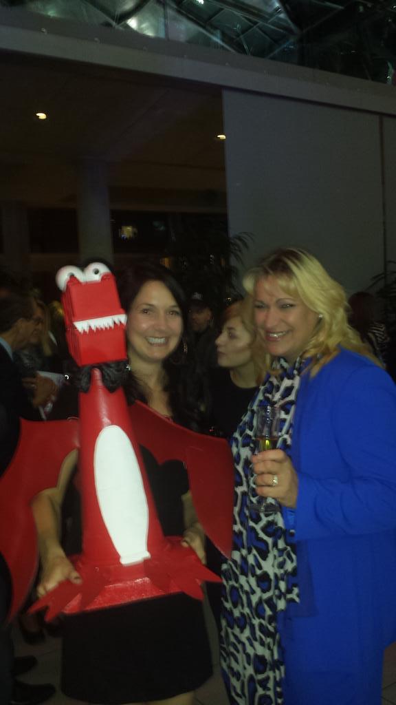 GoGoWonder's tweet image. Look who my humans met! love #ESEGeorge @esedirect and I've seen @mrjakehumphrey @GoGoDragons2015 one happy dragon