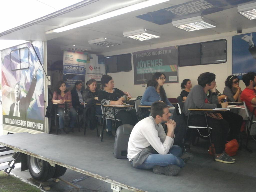 VaneMari82's tweet image. Capacitación de "Modelos Organizativos" en #MiPCMovil junto a @ESSQuilmes en la Expo Industria de #Quilmes.