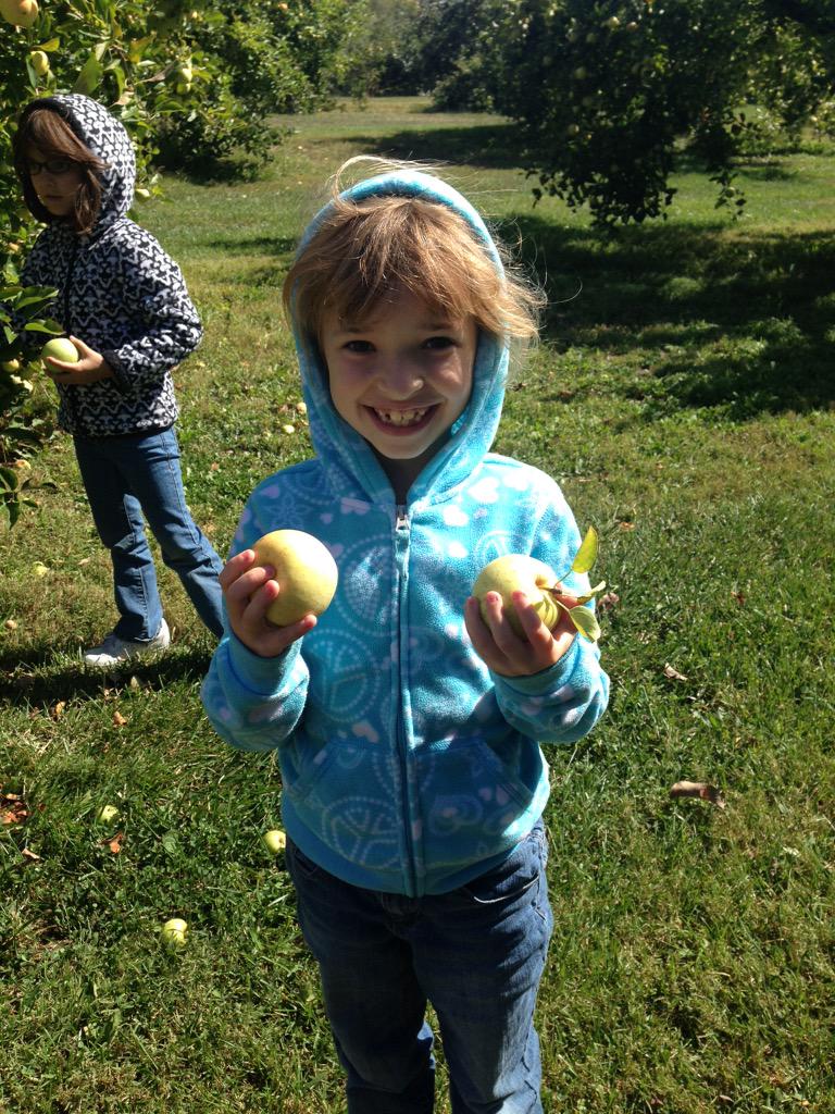 daughtrv's tweet photo. Apple picking at the Orchard🍎 #TheApaceWay https://t.co/8hHl57RpfK