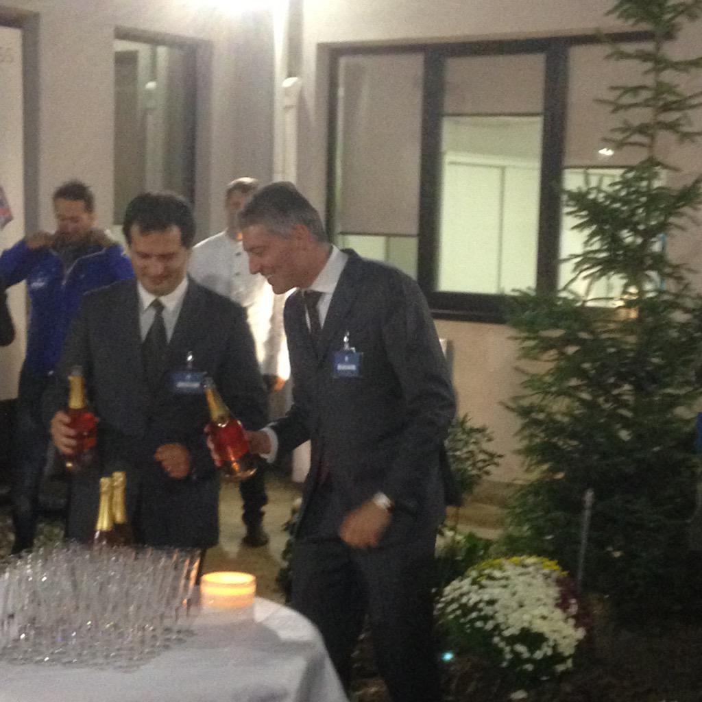 UakariSoftware's tweet image. Brindisi alla nuova #Dataprocess